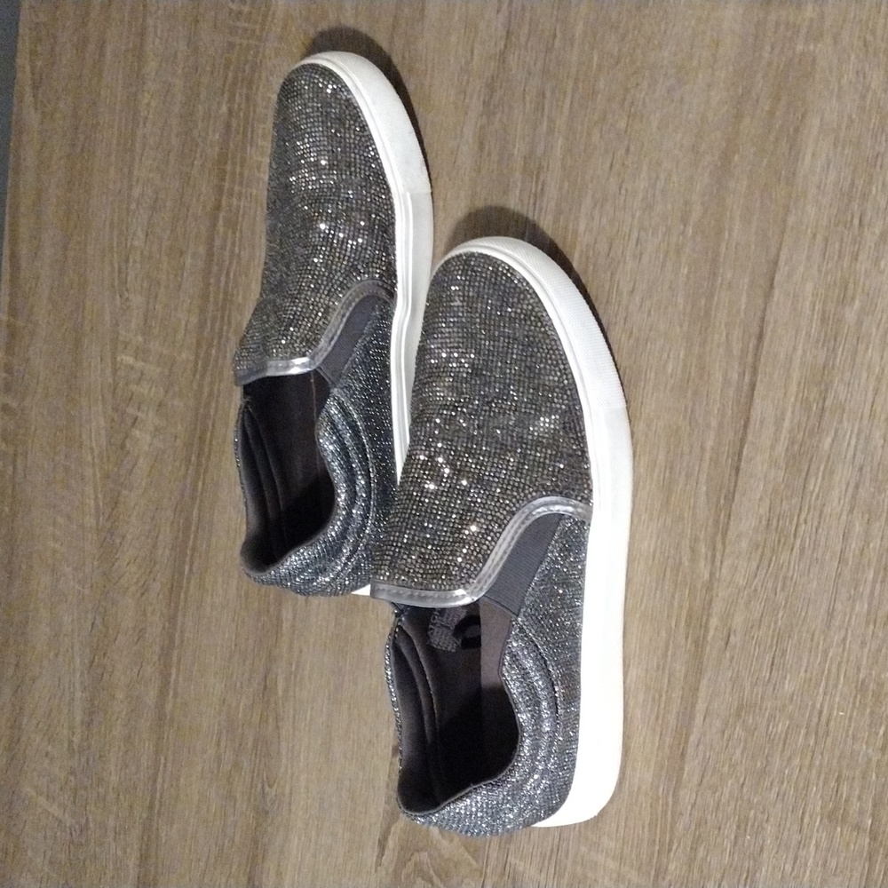 Steve Madden women's slip ons EUC - Picture 2 of 2